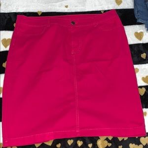 Kim Rogers pink skirt😍